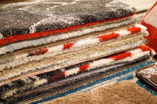 rodzaje dywanów syntetyczne