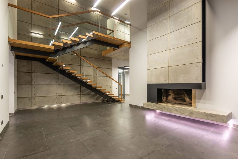 Beton architektoniczny we wnętrzu loftowym