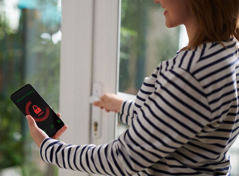Bezpieczeństwo smart home – jak zabezpieczyć inteligentny dom?