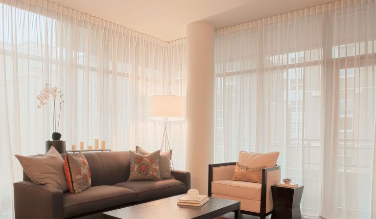 Firany do salonu – czym się kierować przy wyborze?