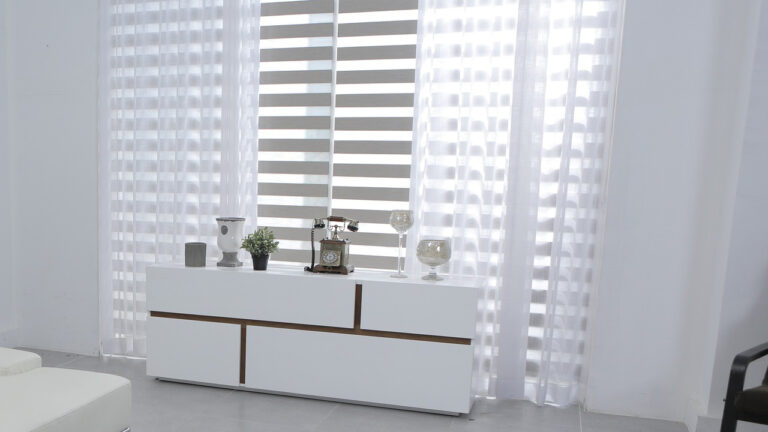 Wybór firan do salonu – czym się kierować?