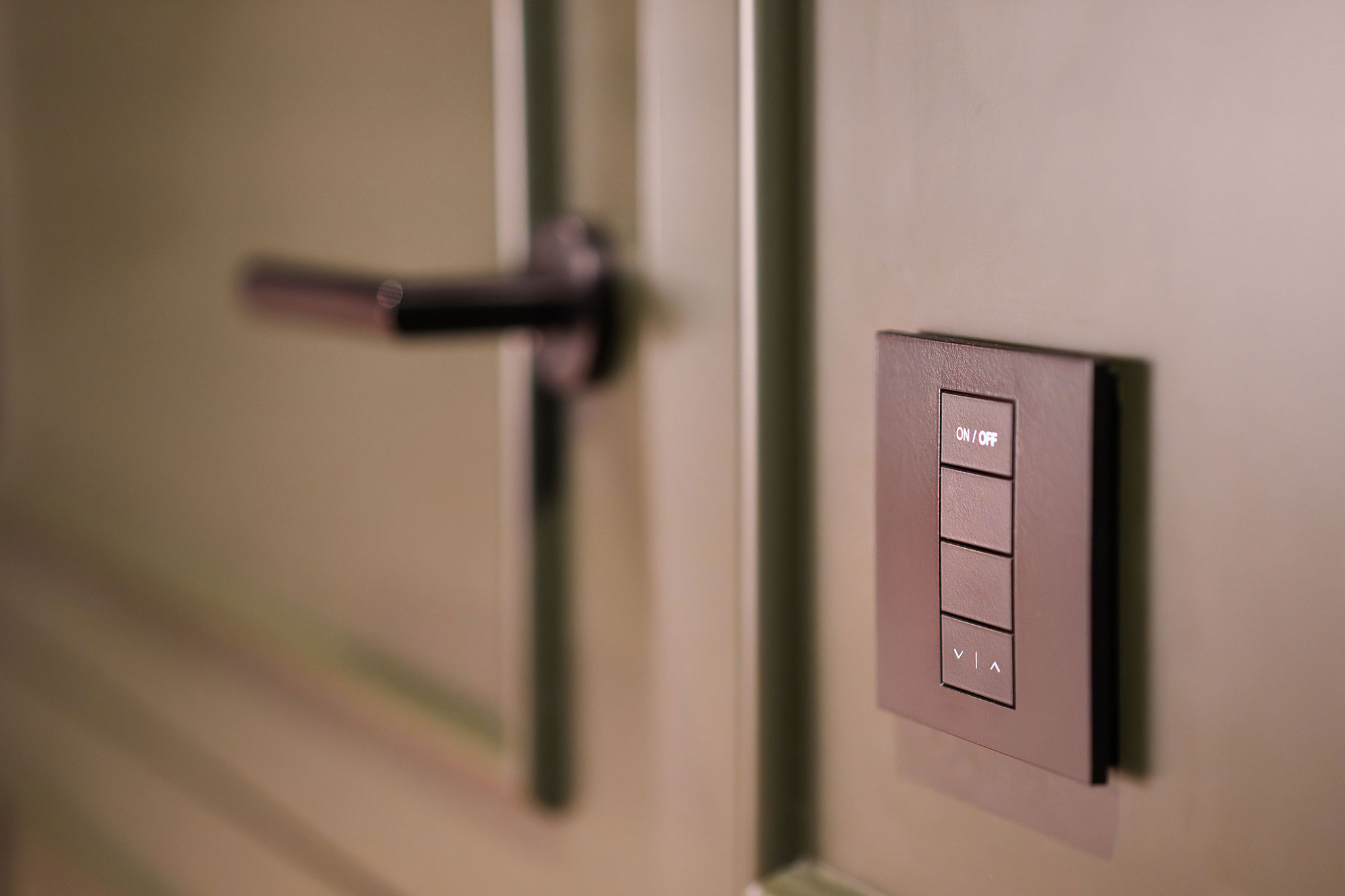 inteligentny włącznik światła smart home