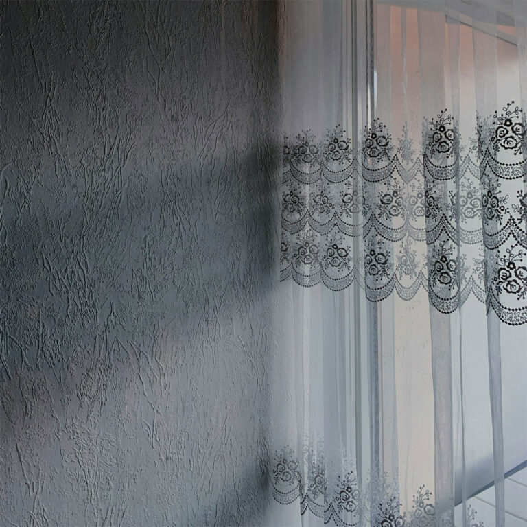 Firany do parapetu – klasyka, która zawsze w modzie!