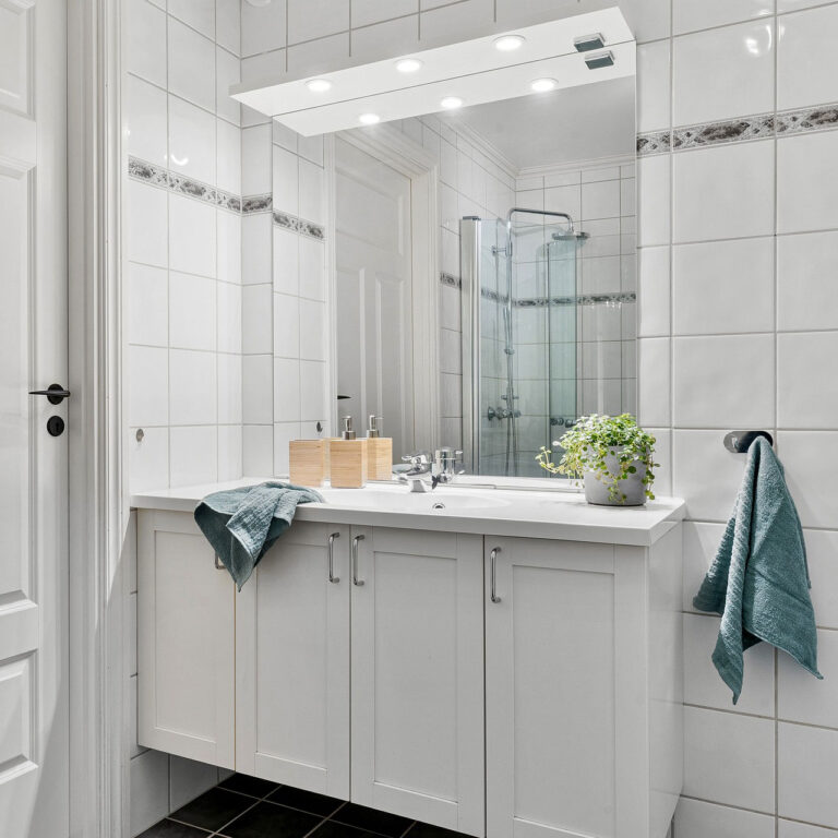 Malutka łazienka z prysznicem – małe wymiary, duże możliwości