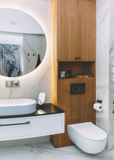 szafka nad stelażem wc zabudowa w nowoczesnej łazience