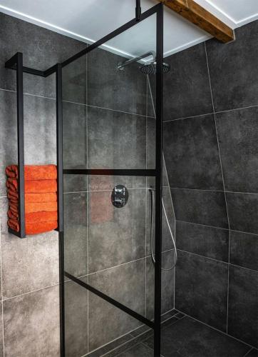 nowoczesna z drewnem