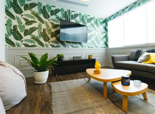 ściana za telewizorem