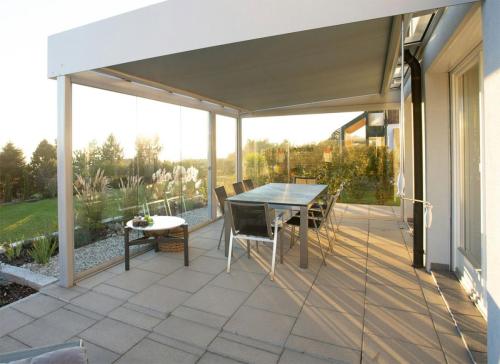 taras podłoga z płytek kamiennych