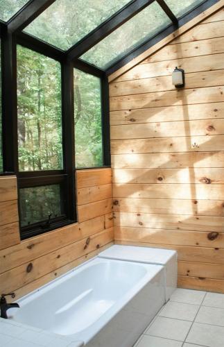 wanna i skosy w łazience