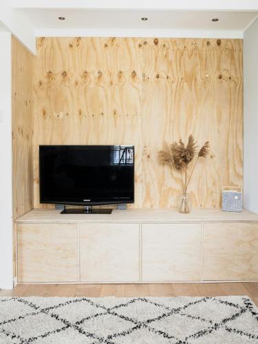 wykończenie ściany telewizyjnej